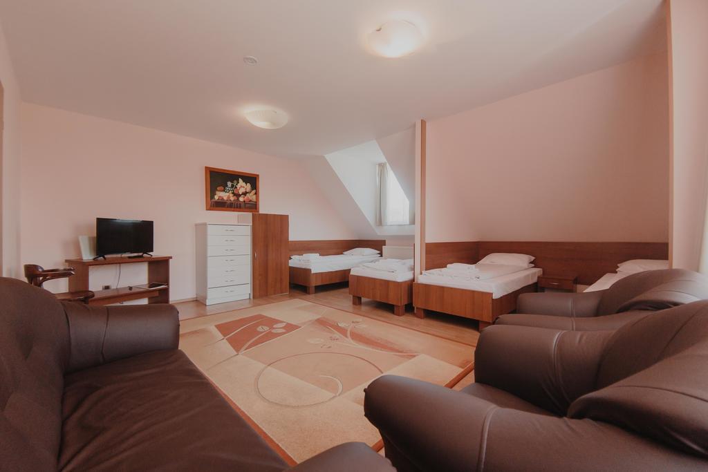 Hotel Cesarski - Kaiserhof Гижицко Экстерьер фото